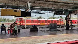 Karnavati Express skipped Khar road #localtrain #railwaycontent #karnavatiexpress #mumbailocaltrain