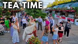 I Went to a Russian Tea Party in the Centre of Moscow