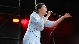 Caro Emerald. Live concert in Moscow. Back it up