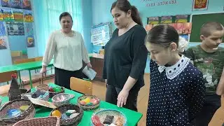 В поселке Горняк проходит творческая выставка