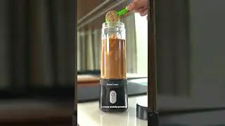 "Make a Healthy Protein Shake in Seconds with the InstaCuppa Rechargeable Portable Blender Bottle!"🥤