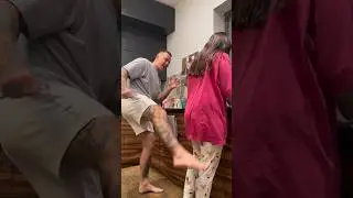Чем бы дитя не тешилось, лишь бы не плакало 😂