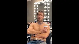 glen powell's hair chair transformations 