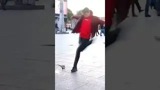 Yılanı Uzaya Fırlattı 😂 Yılan Şakası Videomuzdan 