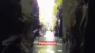 Perhatikan !!! Air terjun pendek tapi sangat unik 