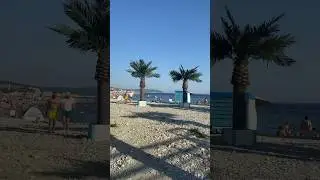 Пляж  на Тонком мысе в Геленджике. Температура воздуха 31 / Температура воды в Черном море 27