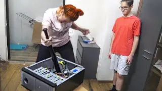 МАТЬ РАЗБИЛА БИТОЙ КОМПЬЮТЕР СЫНУ В РЕАЛЬНОЙ ЖИЗНИ ИЗ-ЗА МАЙНКРАФТ!