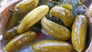 КВАШЕНІ ОГІРКИ в селі! Особливий  рецепт від бабусь. Хрумкі та смачні. Як заквасити огірки на зиму