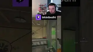 Playing Siege with one hand... 😏😏😏
