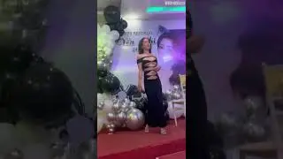 Hát sinh nhật mà mặc như không mặc