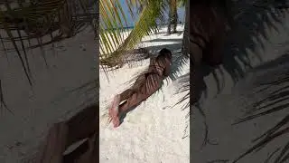 Встретил русалку на Мальдивах. 