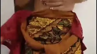 kebaya merah viral