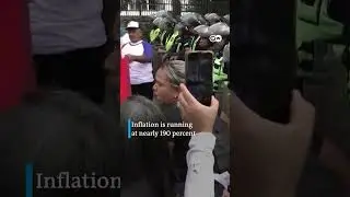 Venezuela public sector workers protest economic situation | DW News