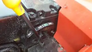 Уровень масла трансмиссии минитрактора Mitsubishi MTX