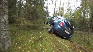 Renault DUSTER и УАЗ Патриот в лесу.