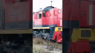 ТЭМ2-6926 ОСАЖИВАЕТ ПУТЕРЕМОНТНЫЙ СОСТАВ