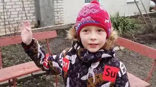 Сынок построил домик для кота.