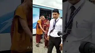 කටුනායක ගුවන්තොටුපළ බලන්න ගිය පුංචි සාමනේර හිමිවරු | ශ්‍රීලංකන් 45 වන සංවත්සරය #shorts