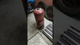 Печь на отработке и дровах. Печь из газового баллона. Дымоход из нержавейки!