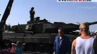 Stridsvagnar och bilar på Vallåkraträffen 2011