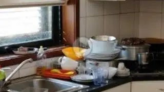 Çfarë ndodh nëse i lejmë enët pa larë natën në guzhinë?