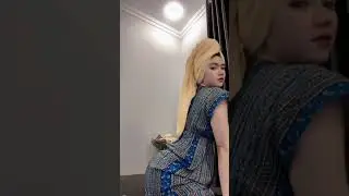 Twerking after shower 🍑🚿