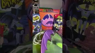 NECA 1966 robin and batgirl batarang replica 2 pack 