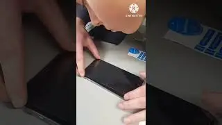 Как ПРОСТО наклеить защитное стекло на смартфон