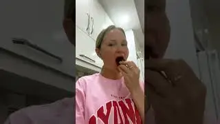 Люблю клубнику😋