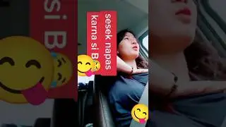 Lepas BH sambil nyetir mobil
