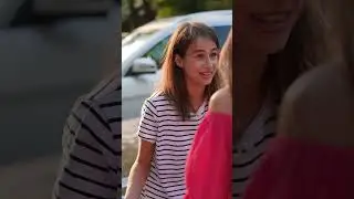 В кино с подружками! Спорим не напишешь 3 своих любимых фильма) 