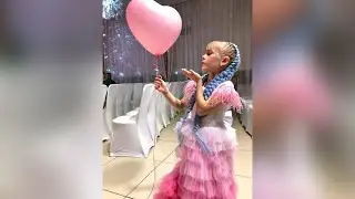 Дочь на показе моды
