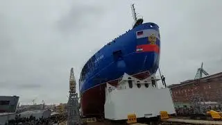 ледокол «Якутия» спустили на воду в Петербурге