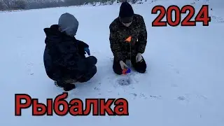 Зимняя рыбалка на реке 22 января 2024 г! Квадроциклы устроили шоу на льду! Рыбалка в метель.