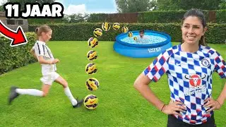 11 JARIGE vs 21 JARIGE - GEKKE VOETBAL CHALLENGES! #328