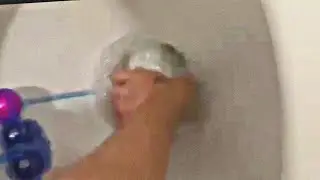 ЗАСУНУЛ РУКУ В УНИТАЗ...