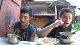 Обед с Денисом в ограде летом в 