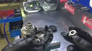 Skoda Octavia / Volkswagen Golf / Audi A1/A3/Q3. Замена подшипника и муфты компрессора кондиционера.