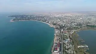 Крым, Евпатория, ул. Симферопольская между Черным морем и лебединым озером, вид с квадрокоптера.