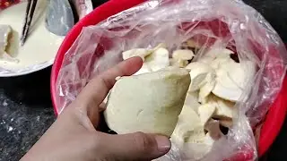 Bảo Ngọc ăn món sầu riêng chiên bột