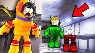 Playing Among Us HIDE and SEEK in roblox !!!