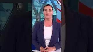 Ведущая Екатерина Андреева чуть не рухнула со стула во время прямого эфира