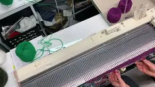 МК шапка Бини на вязальной машине 3 класса🧶