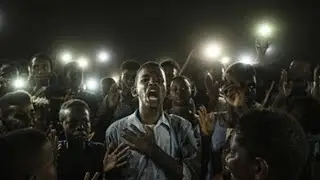 El grito pacífico de jóvenes en Sudán, de Yasuyoshi Chiba, gana el World Press Photo