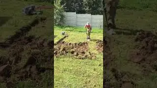 Mini excavator in action 💪