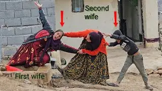 Anger and Despair: The Second Wife Forcefully Enters the House in the Husband's Absence