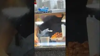 Когда в кафе работает твой друг 😂