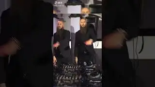 Два однакових діджея