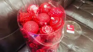 Я УЖЕ НАРЯЖАЮ ЕЛКУ •