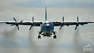 Самолет Ан-12. Столько дыма я еще не видел. Коптит знатно. Летит красиво.